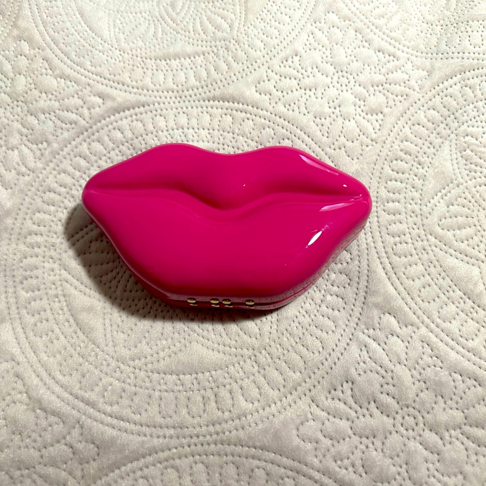 Hot lips purse super cute lip shaped clutch or shoulder bag in Hot Pink.